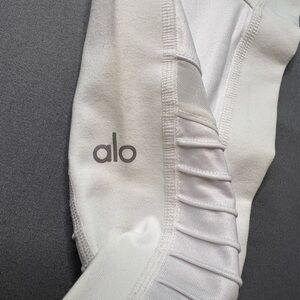 Alo Yoga High-Waist Moto Leggings | White | Size Small